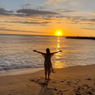 Weekend surf report and sunset dinner travel article thumbnail